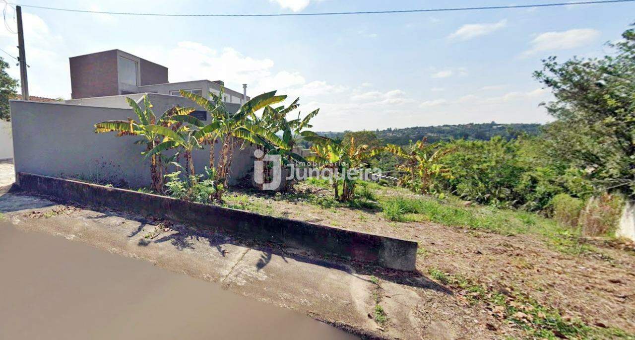 Terreno à venda, no bairro Centro em Águas de São Pedro - SP