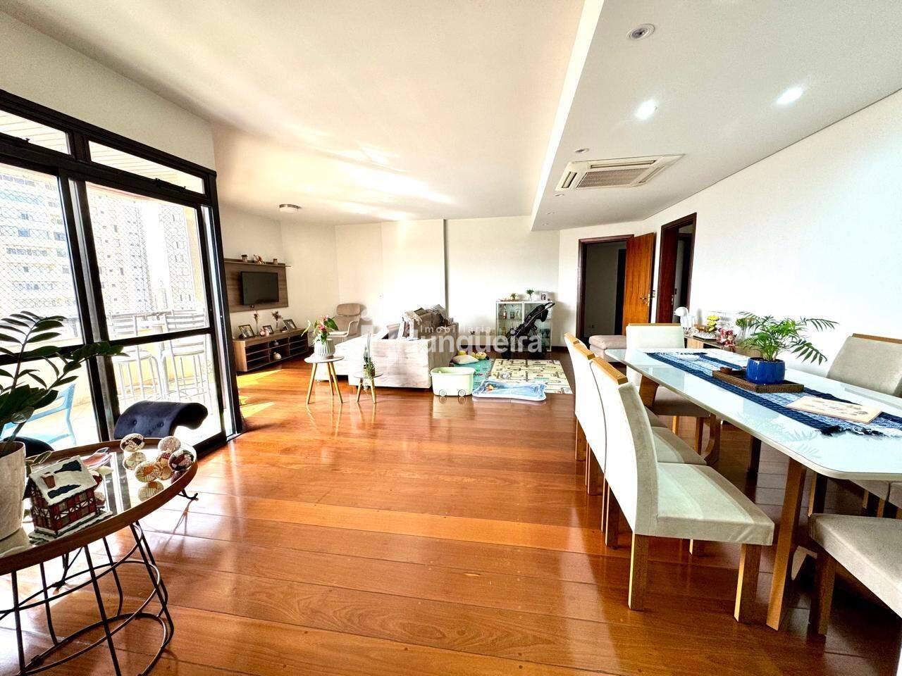 Apartamento à venda no Edifício Ita, 3 quartos, sendo 3 suítes, 2 vagas, no bairro Centro em Piracicaba - SP