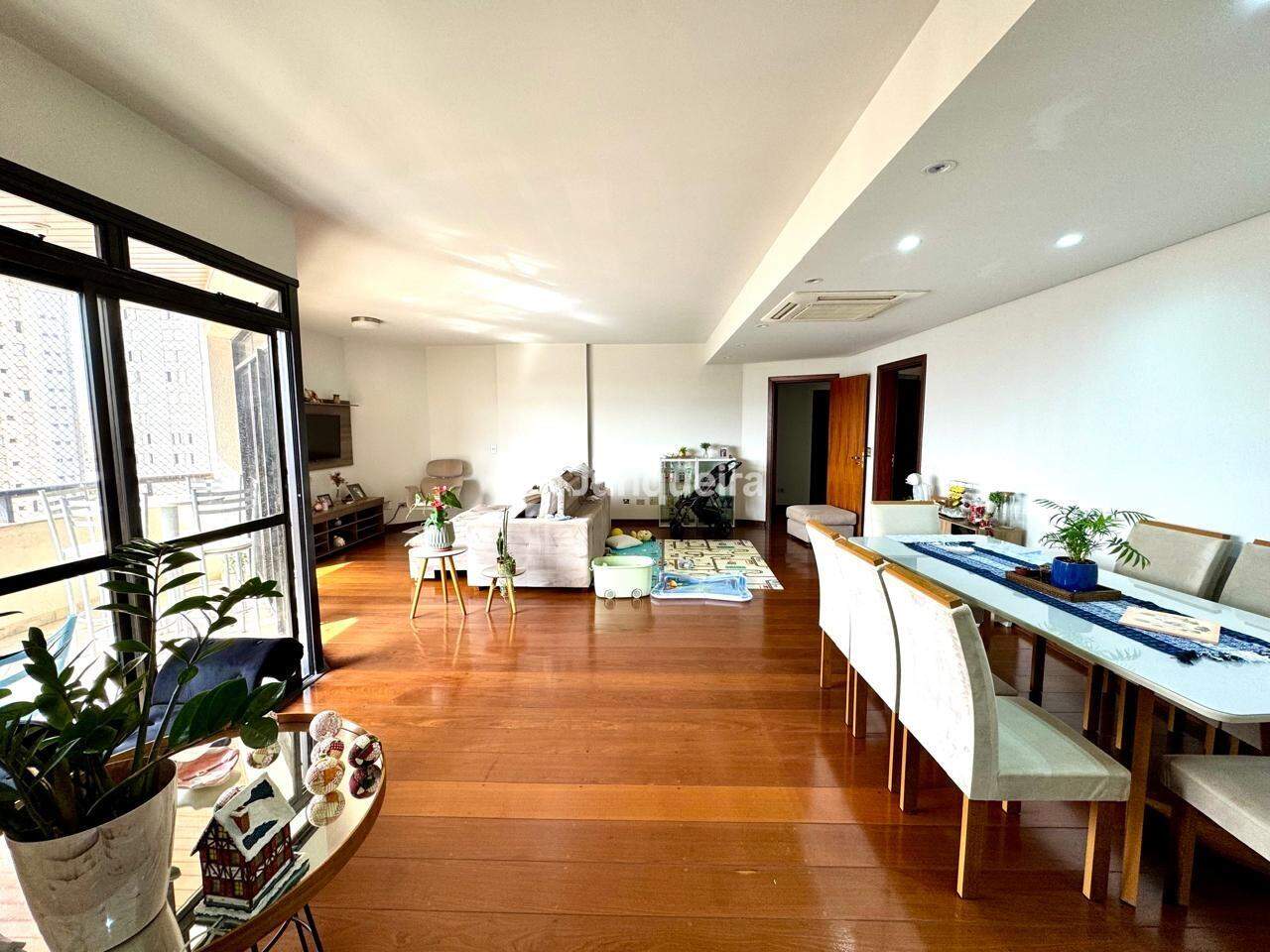 Apartamento à venda no Edifício Ita, 3 quartos, sendo 3 suítes, 2 vagas, no bairro Centro em Piracicaba - SP