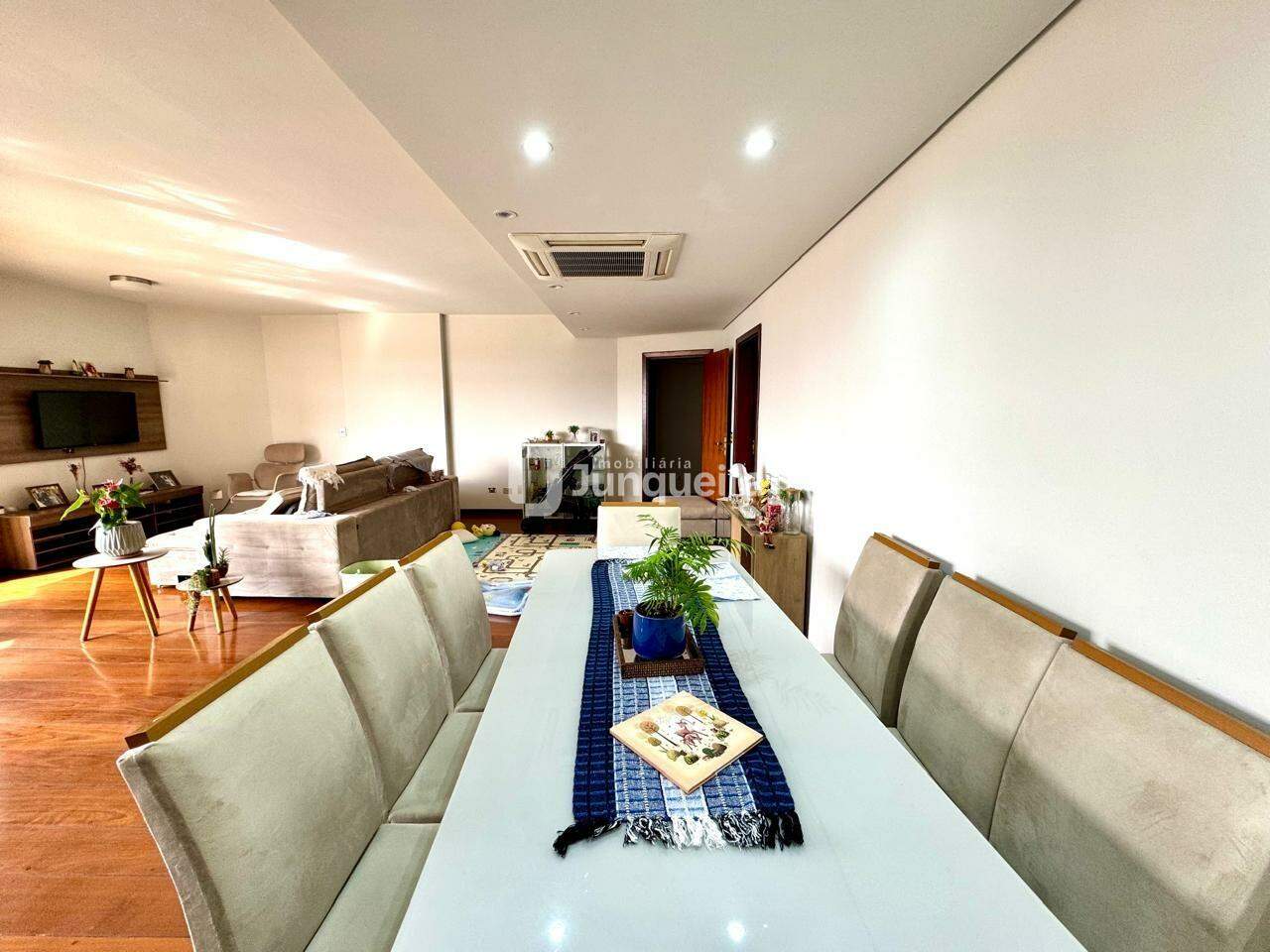 Apartamento à venda no Edifício Ita, 3 quartos, sendo 3 suítes, 2 vagas, no bairro Centro em Piracicaba - SP