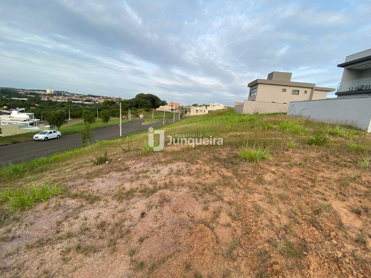 Terreno em Condomínio à venda no Canadá Residencial, no bairro Ondas em Piracicaba - SP