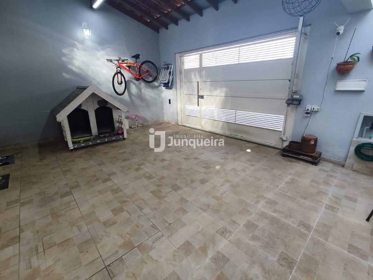 Casa à venda, 2 quartos, 2 vagas, no bairro Vale do Sol em Piracicaba - SP