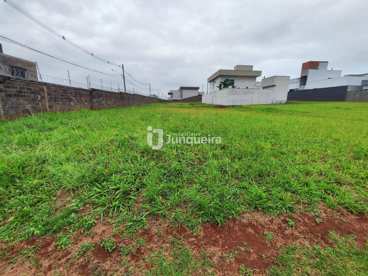 Terreno em Condomínio à venda, no bairro Residencial Doutor Raul Coury em Rio das Pedras - SP