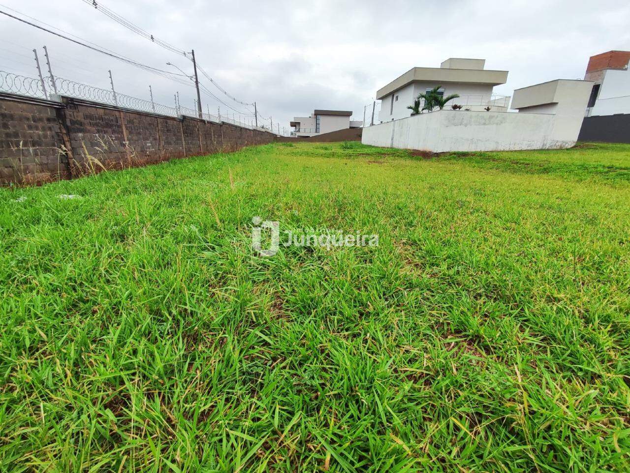 Terreno em Condomínio à venda, no bairro Residencial Doutor Raul Coury em Rio das Pedras - SP