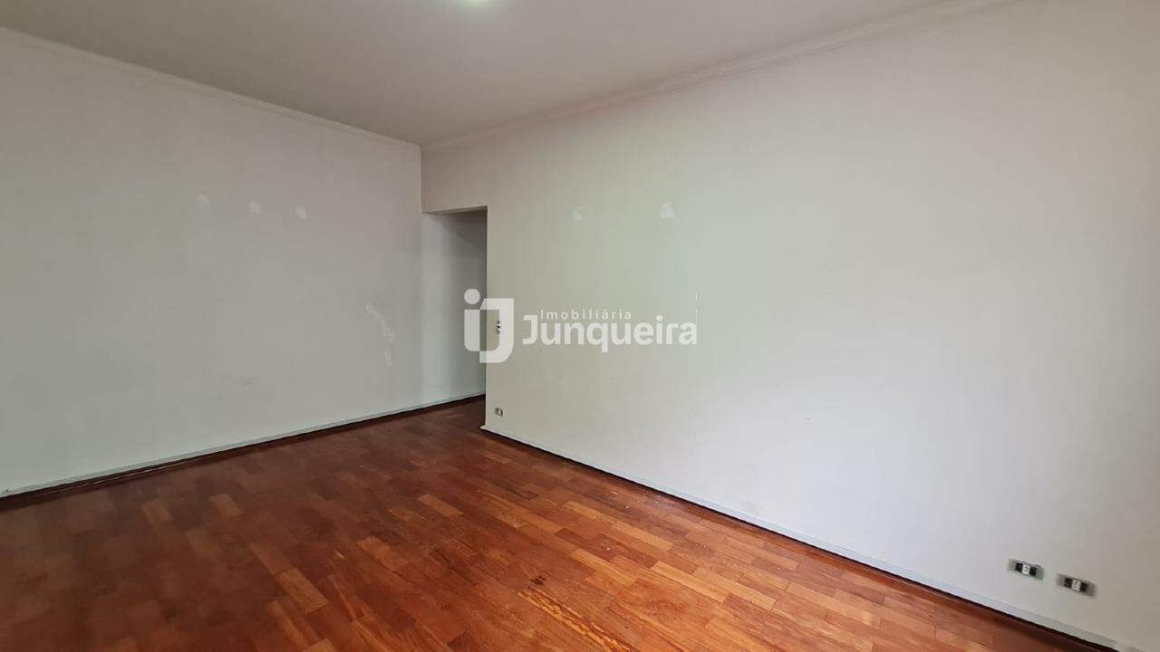 Casa para alugar, 3 quartos, 1 vaga, no bairro Centro em Piracicaba - SP