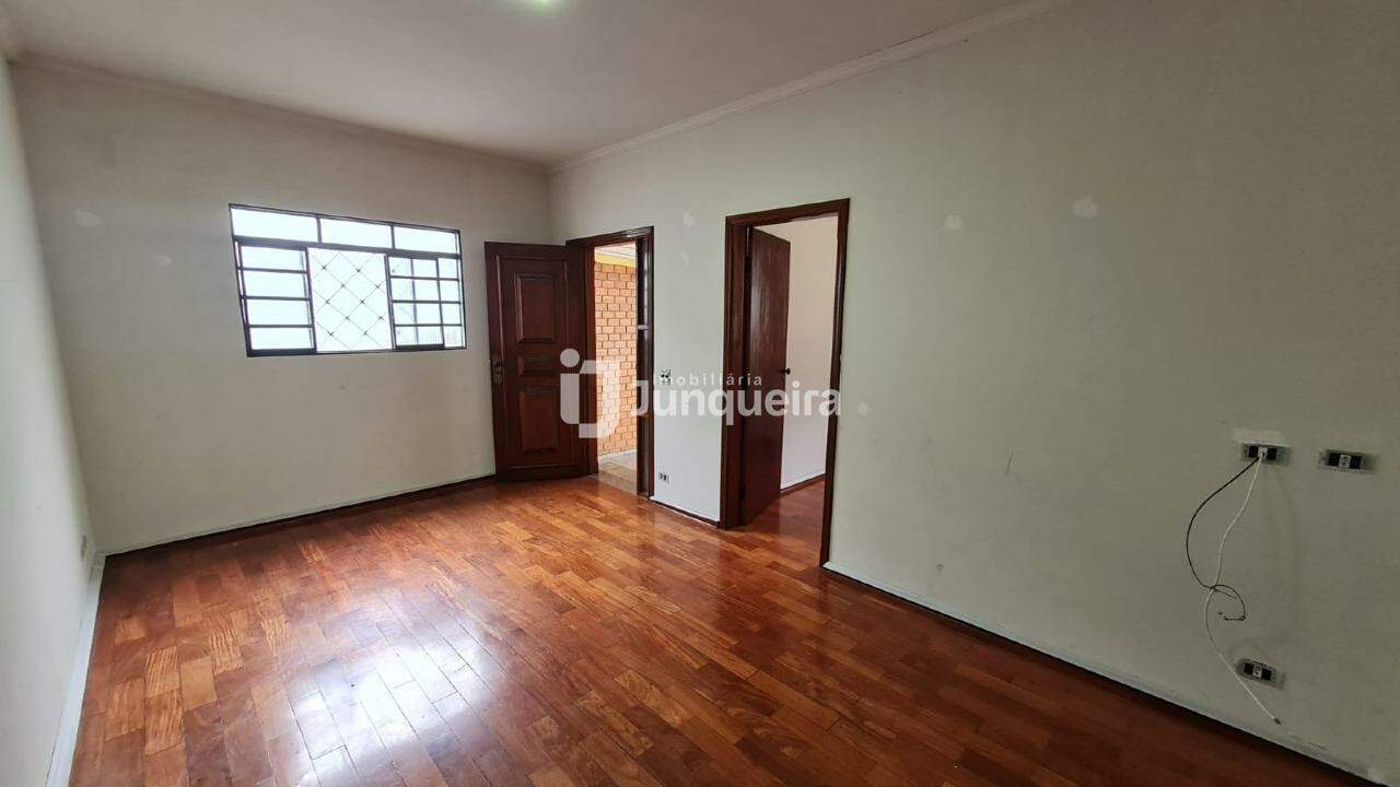 Casa para alugar, 3 quartos, 1 vaga, no bairro Centro em Piracicaba - SP