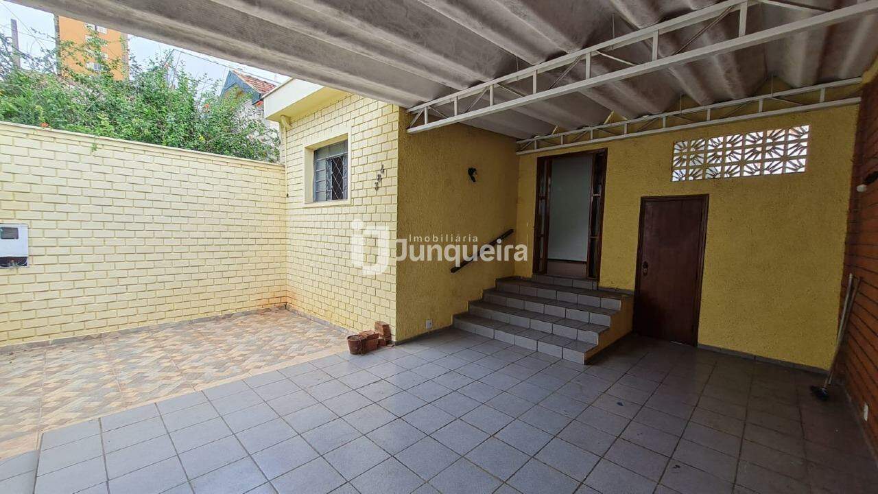 Casa para alugar, 3 quartos, 1 vaga, no bairro Centro em Piracicaba - SP