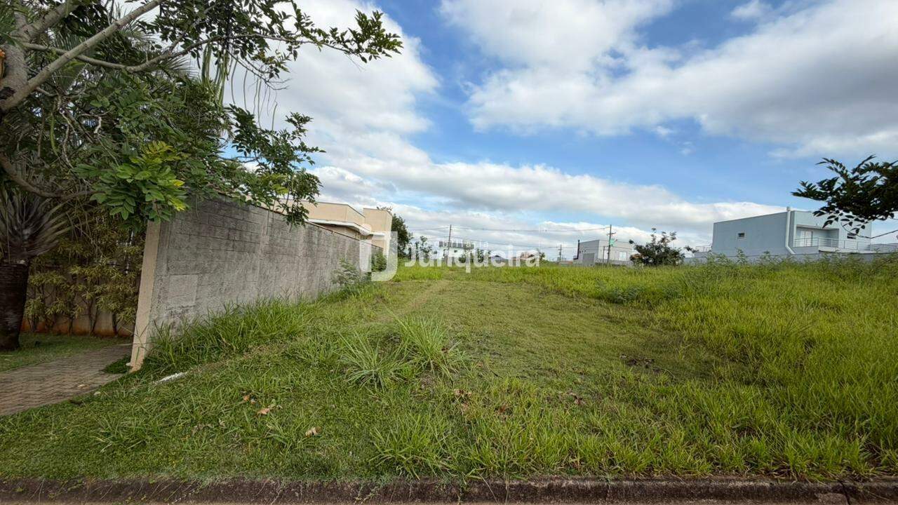 Terreno em Condomínio à venda no Reserva Jardins , no bairro Residencial Alto da Boa Vista em Piracicaba - SP