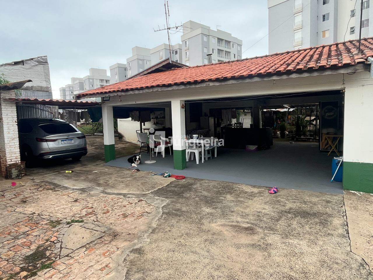 Casa à venda, 3 quartos, sendo 1 suíte, 10 vagas, no bairro Dois Córregos em Piracicaba - SP
