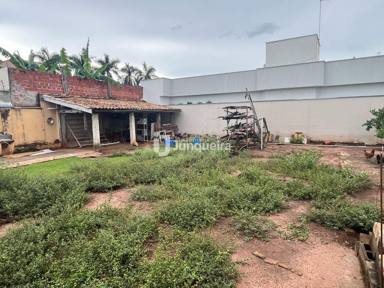 Casa à venda, 3 quartos, sendo 1 suíte, 10 vagas, no bairro Dois Córregos em Piracicaba - SP