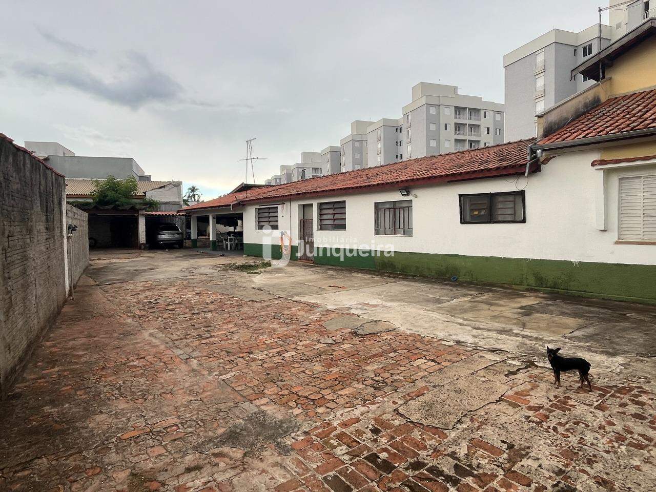 Casa à venda, 3 quartos, sendo 1 suíte, 10 vagas, no bairro Dois Córregos em Piracicaba - SP