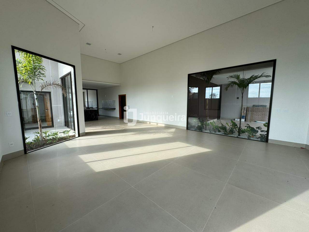 Casa em Condomínio à venda no Terras de Artemis, 3 quartos, sendo 3 suítes, 2 vagas, no bairro Residencial Terras de Ártemis (Ártemis) em Piracicaba - SP
