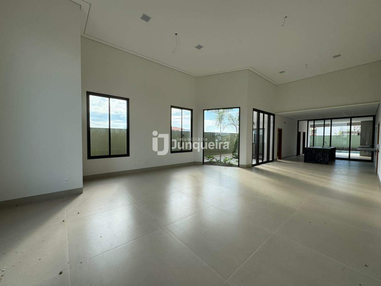 Casa em Condomínio à venda no Terras de Artemis, 3 quartos, sendo 3 suítes, 2 vagas, no bairro Residencial Terras de Ártemis (Ártemis) em Piracicaba - SP