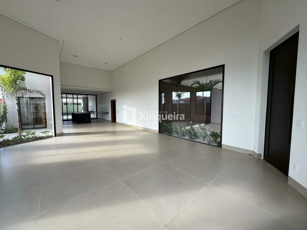 Casa em Condomínio à venda no Terras de Artemis, 3 quartos, sendo 3 suítes, 2 vagas, no bairro Residencial Terras de Ártemis (Ártemis) em Piracicaba - SP