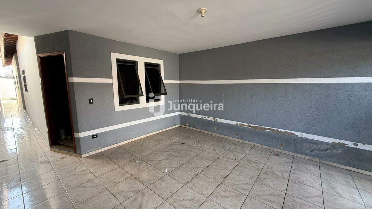 Casa para alugar, 2 quartos, 2 vagas, no bairro Jardim Três Marias em Piracicaba - SP