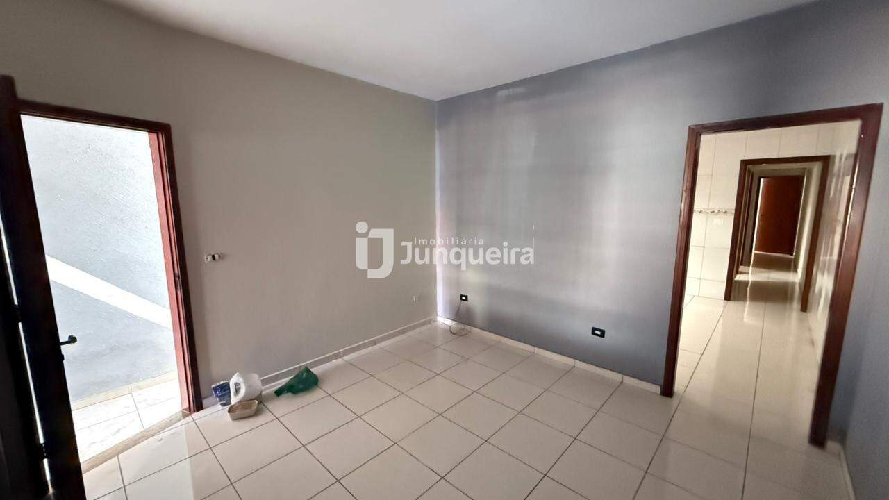 Casa para alugar, 2 quartos, 2 vagas, no bairro Jardim Três Marias em Piracicaba - SP