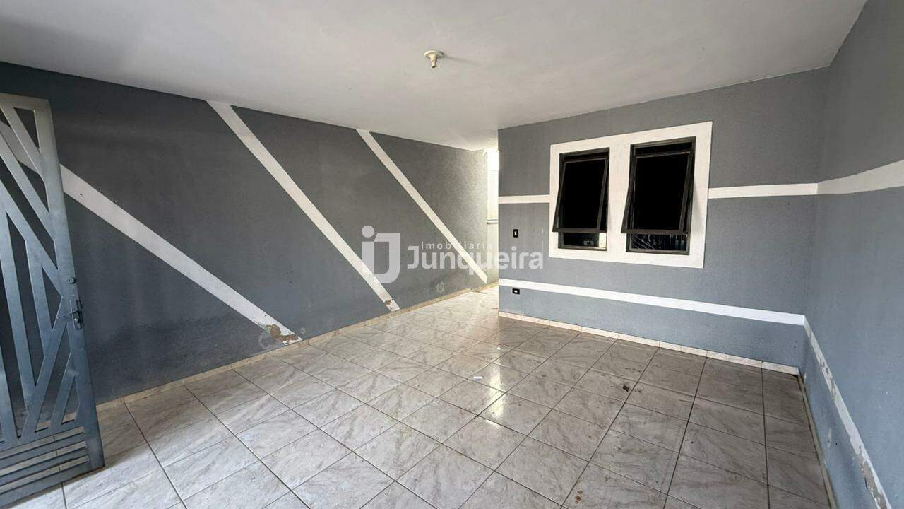 Casa para alugar, 2 quartos, 2 vagas, no bairro Jardim Três Marias em Piracicaba - SP