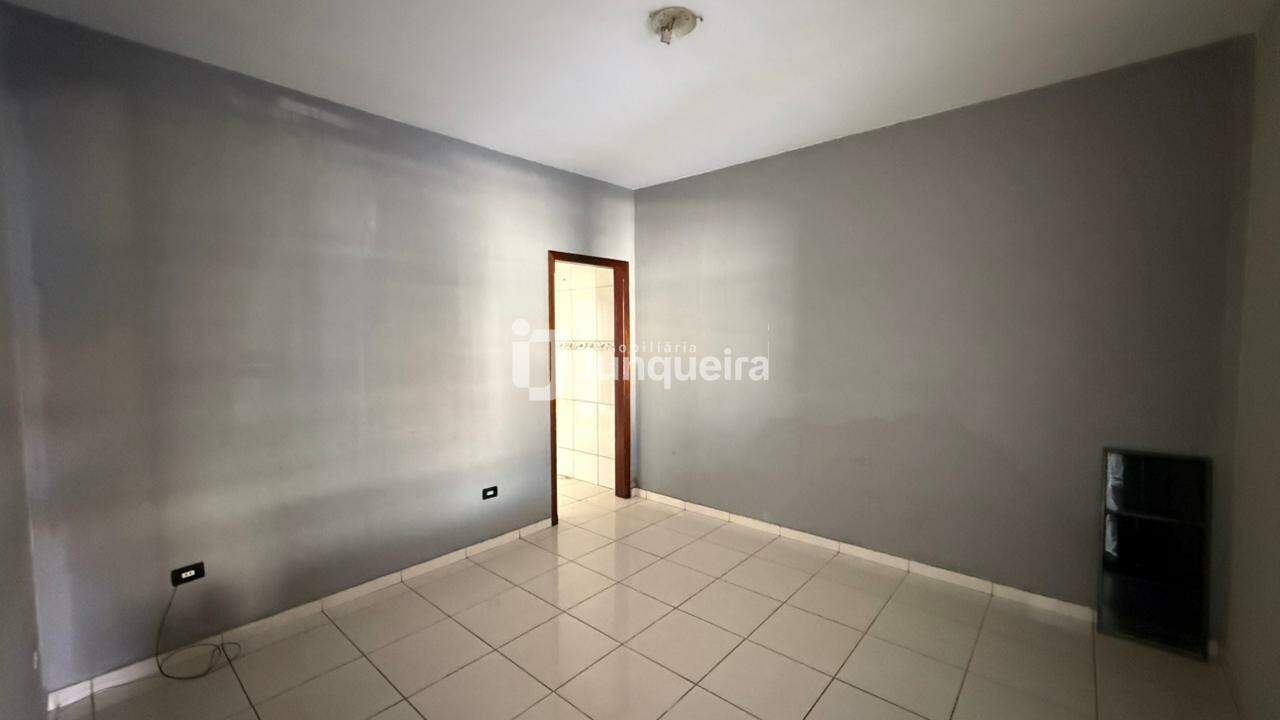 Casa para alugar, 2 quartos, 2 vagas, no bairro Jardim Três Marias em Piracicaba - SP