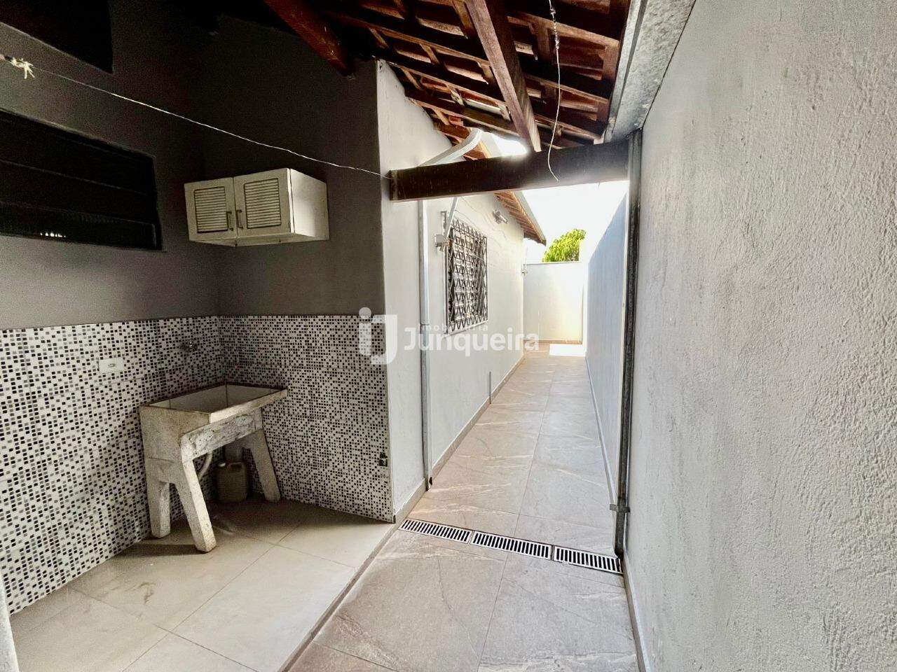Casa para alugar, 2 quartos, 2 vagas, no bairro Jardim Astúrias I em Piracicaba - SP