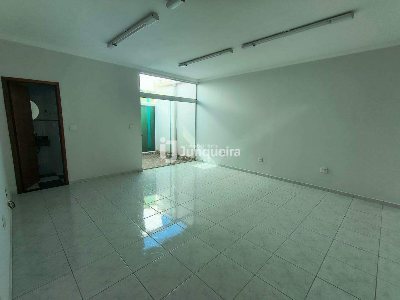 Sala Comercial para alugar, no bairro Vila Rezende em Piracicaba - SP