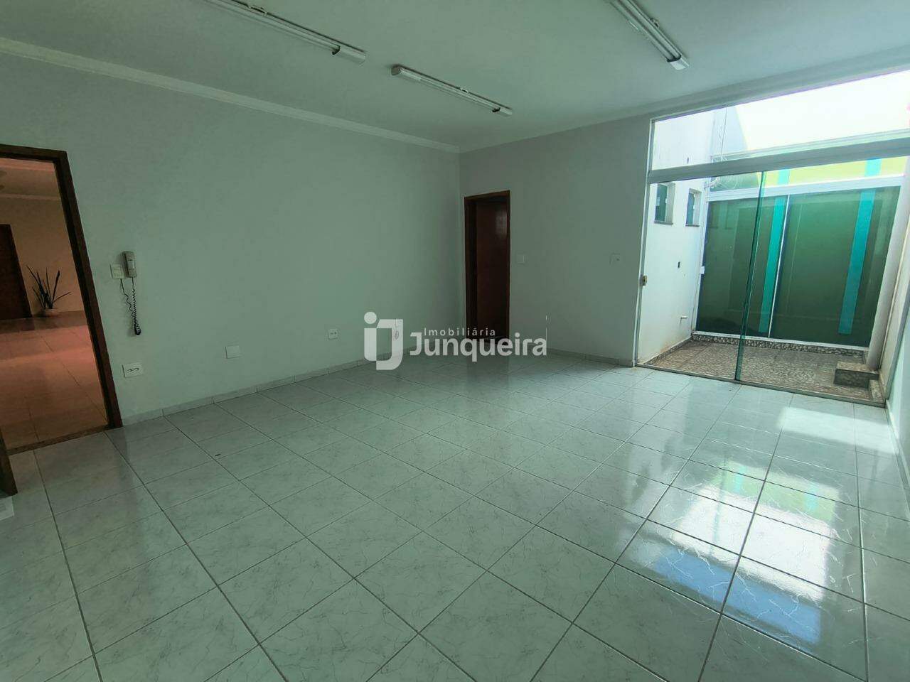 Sala Comercial para alugar, no bairro Vila Rezende em Piracicaba - SP