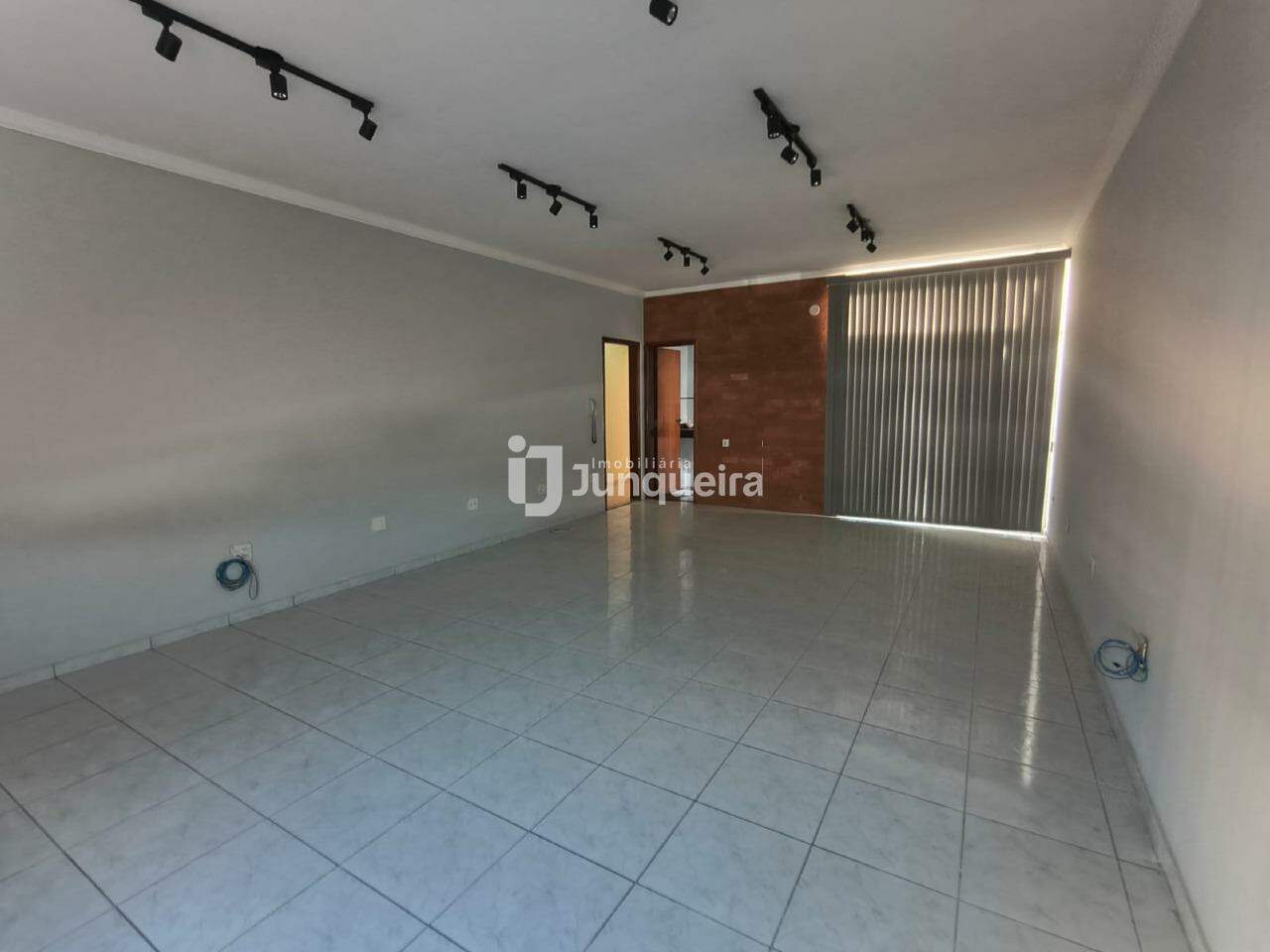 Sala Comercial para alugar, no bairro Vila Rezende em Piracicaba - SP