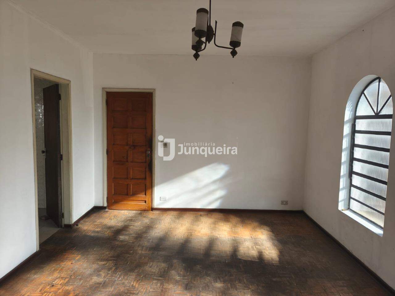 Casa à venda, 3 quartos, 2 vagas, no bairro Castelinho em Piracicaba - SP