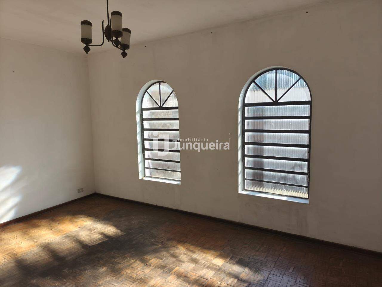 Casa à venda, 3 quartos, 2 vagas, no bairro Castelinho em Piracicaba - SP