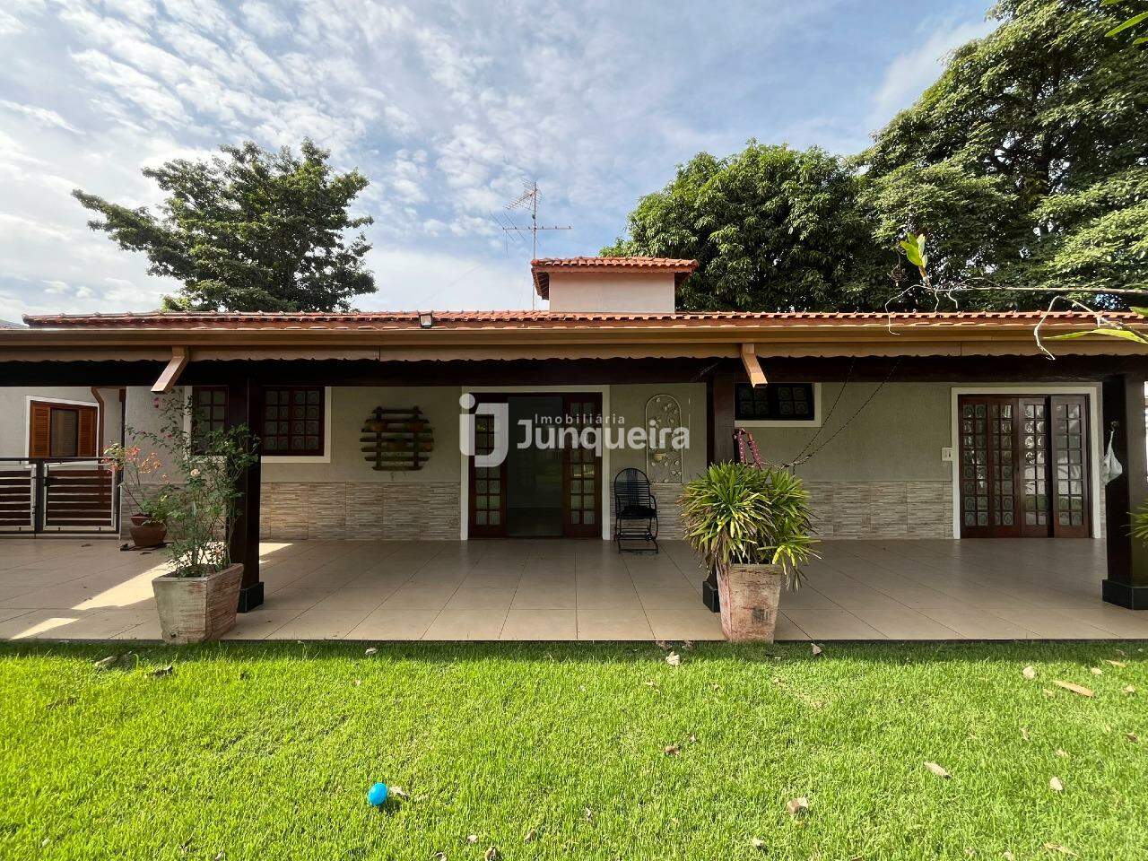 Casa à venda, 4 quartos, sendo 1 suíte, 3 vagas, no bairro Nova Piracicaba em Piracicaba - SP