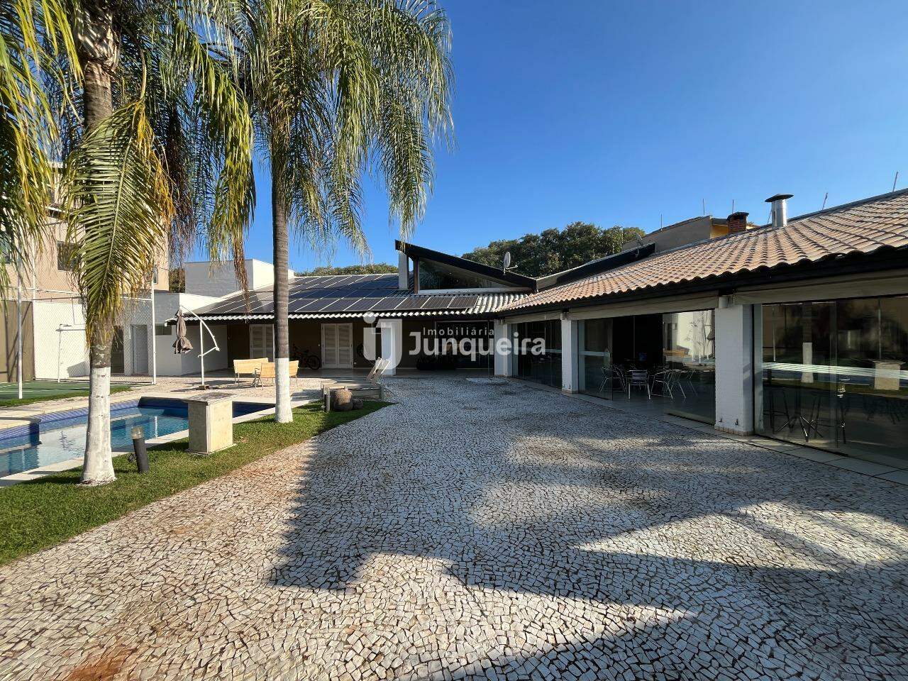 Casa à venda, 2 quartos, sendo 1 suíte, 6 vagas, no bairro Nova Piracicaba em Piracicaba - SP