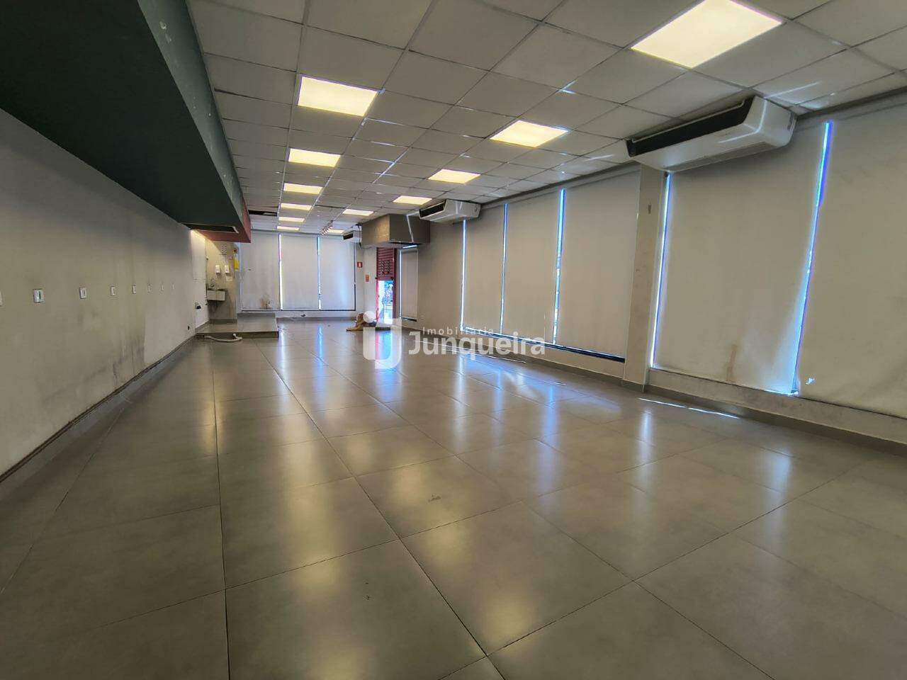 Salão para alugar, 4 vagas, no bairro Cidade Alta em Piracicaba - SP