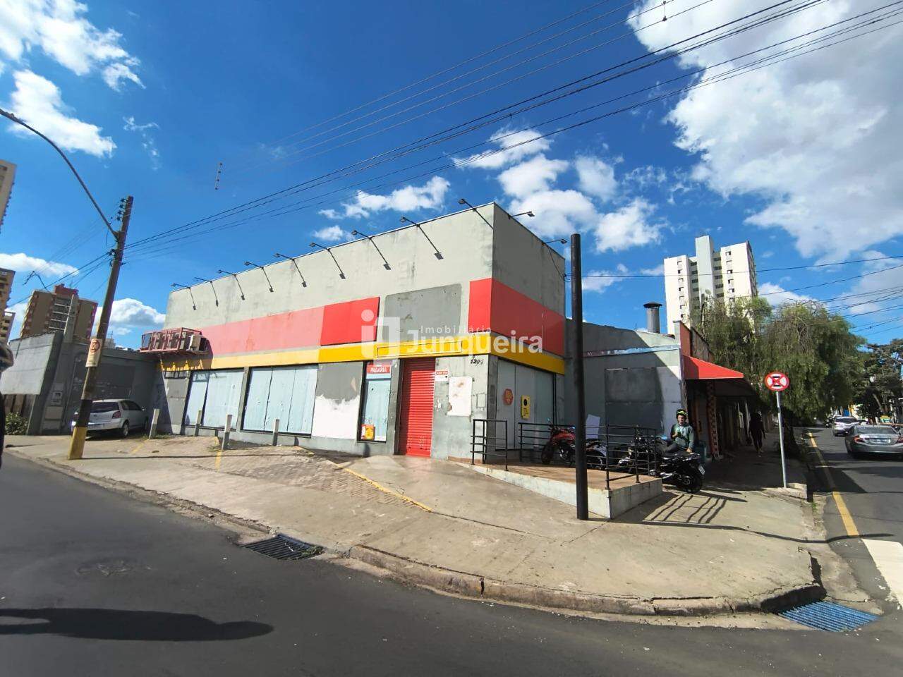 Salão para alugar, 4 vagas, no bairro Cidade Alta em Piracicaba - SP