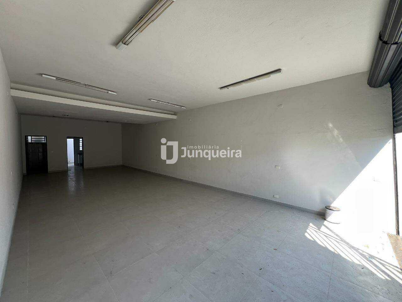 Salão para alugar, 1 vaga, no bairro Loteamento São Francisco em Piracicaba - SP