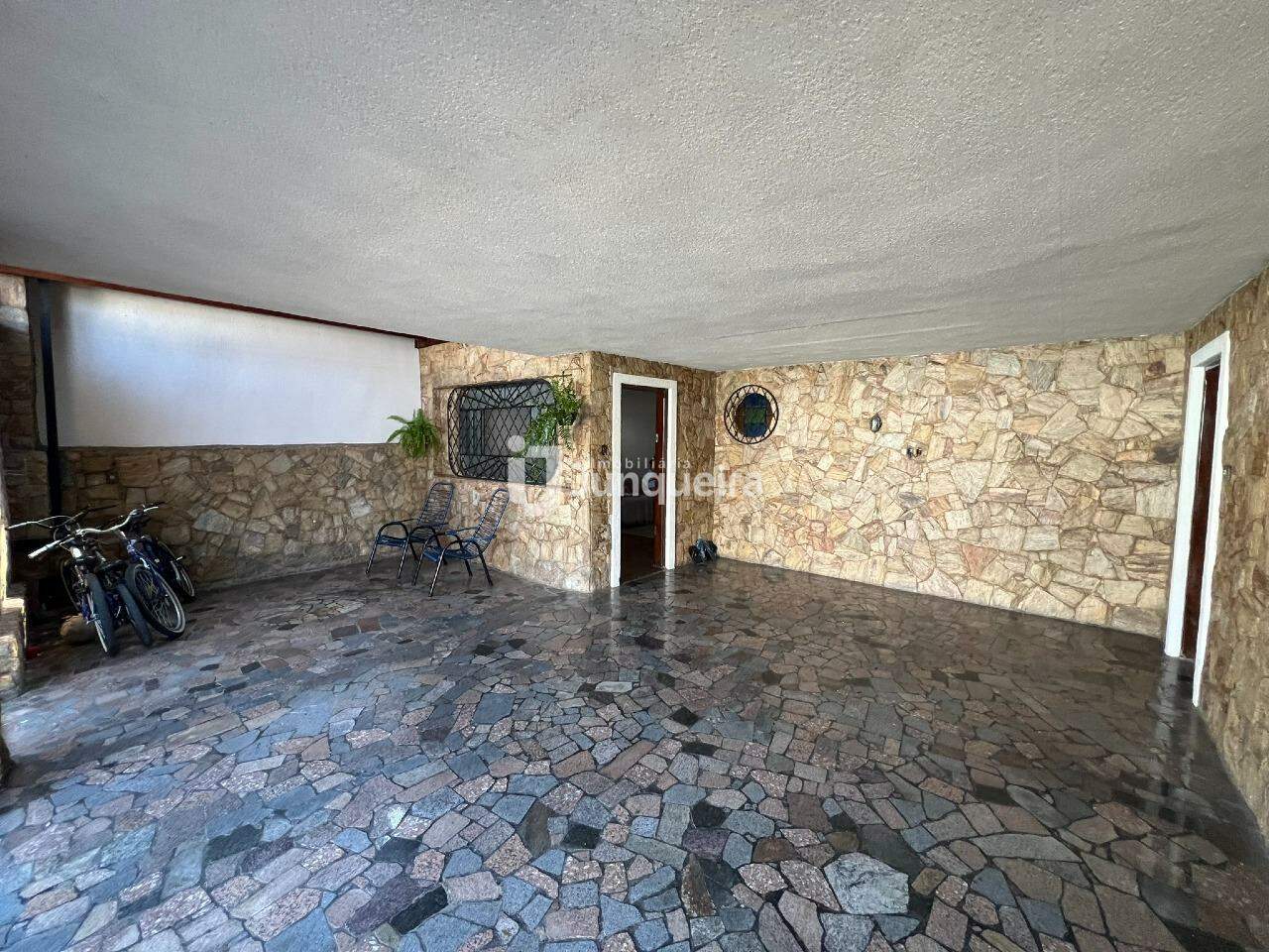 Casa para alugar, 3 quartos, sendo 1 suíte, 2 vagas, no bairro Santa Terezinha em Piracicaba - SP