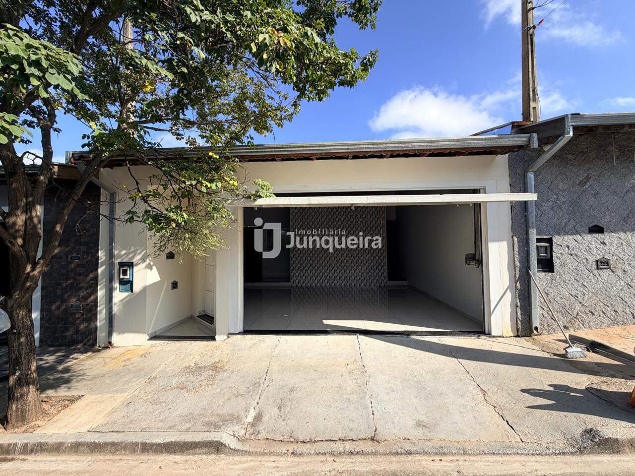 Casa à venda, 3 quartos, sendo 1 suíte, 2 vagas, no bairro Jardim Colina Verde em Piracicaba - SP
