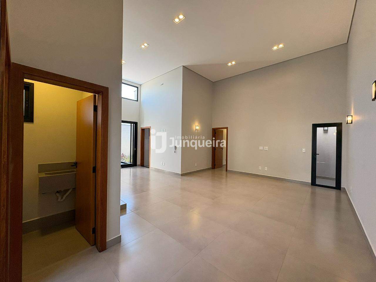 Casa em Condomínio à venda no Park Unimep Taquaral, 3 quartos, sendo 1 suíte, 4 vagas, no bairro Taquaral em Piracicaba - SP