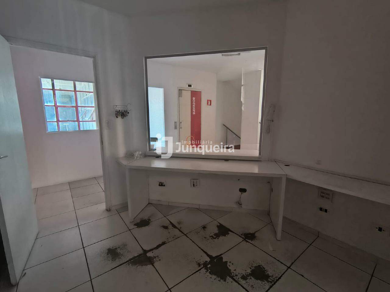 Prédio Comercial para alugar, no bairro Centro em Piracicaba - SP