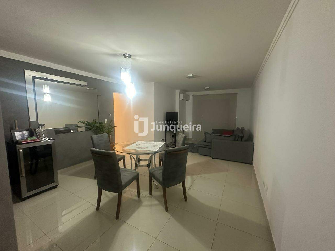 Apartamento à venda no Dubai, 3 quartos, sendo 1 suíte, 2 vagas, no bairro Vila Independência em Piracicaba - SP
