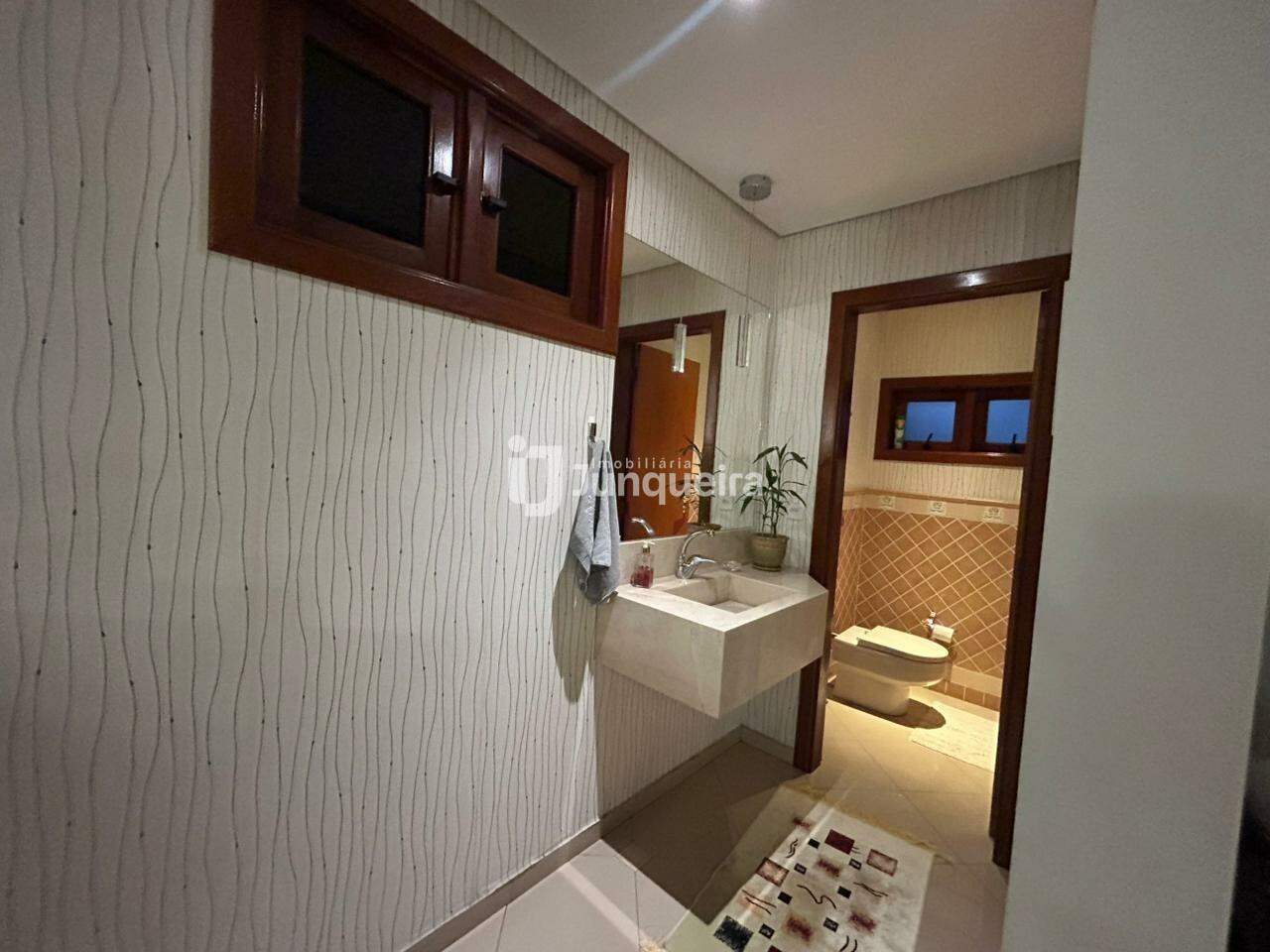 Casa em Condomínio à venda no Terras de Piracicaba I , 4 quartos, sendo 1 suíte, 5 vagas, no bairro Terras de Piracicaba I em Piracicaba - SP