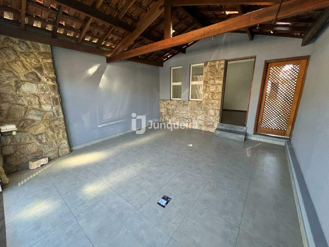 Casa para alugar, 2 quartos, sendo 1 suíte, 1 vaga, no bairro Jardim Caxambu em Piracicaba - SP