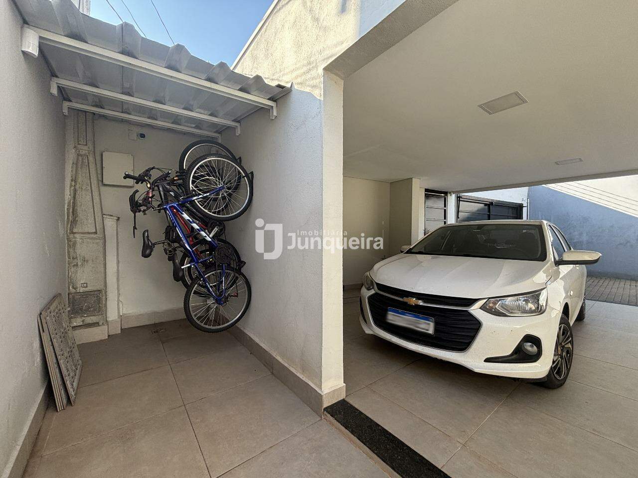 Casa à venda, 3 quartos, sendo 1 suíte, 8 vagas, no bairro Chácara Nazaré em Piracicaba - SP
