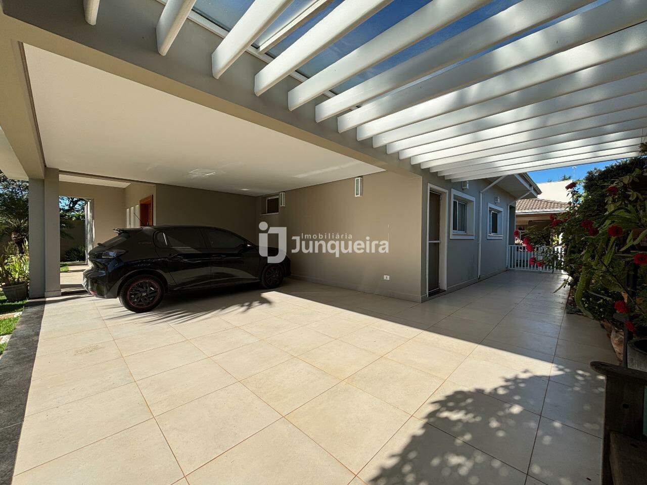 Casa em Condomínio à venda no Quinta de Santa Helena, 3 quartos, sendo 3 suítes, 6 vagas, no bairro Campestre em Piracicaba - SP