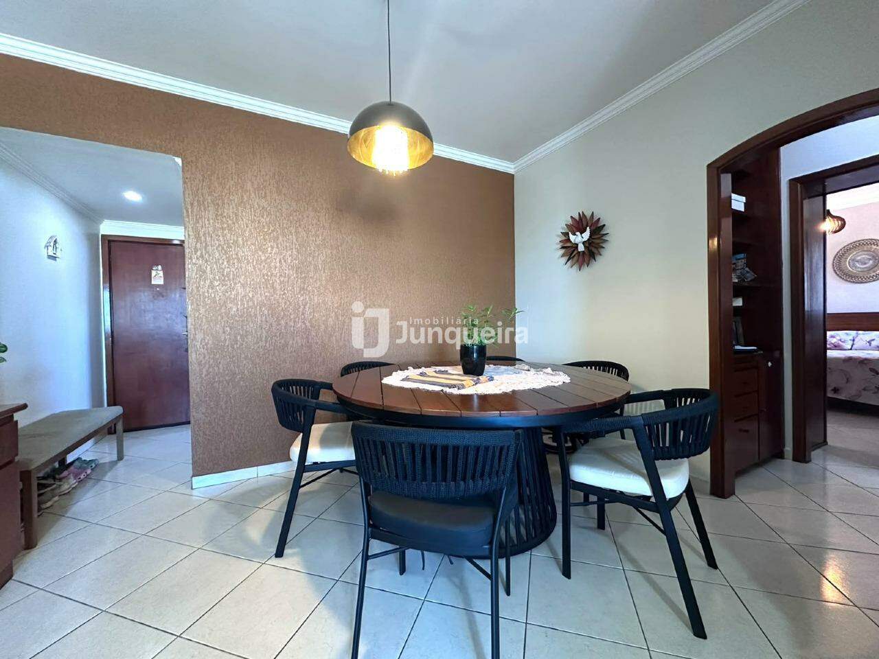 Apartamento à venda no Everest, 2 quartos, sendo 1 suíte, 2 vagas, no bairro Nova América em Piracicaba - SP