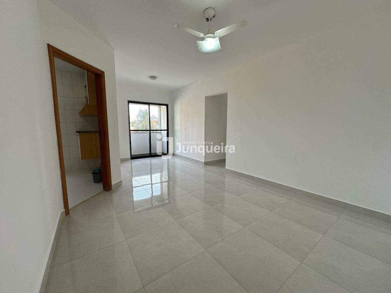 Apartamento para alugar no Edifício Roma, 3 quartos, 1 vaga, no bairro Centro em Piracicaba - SP