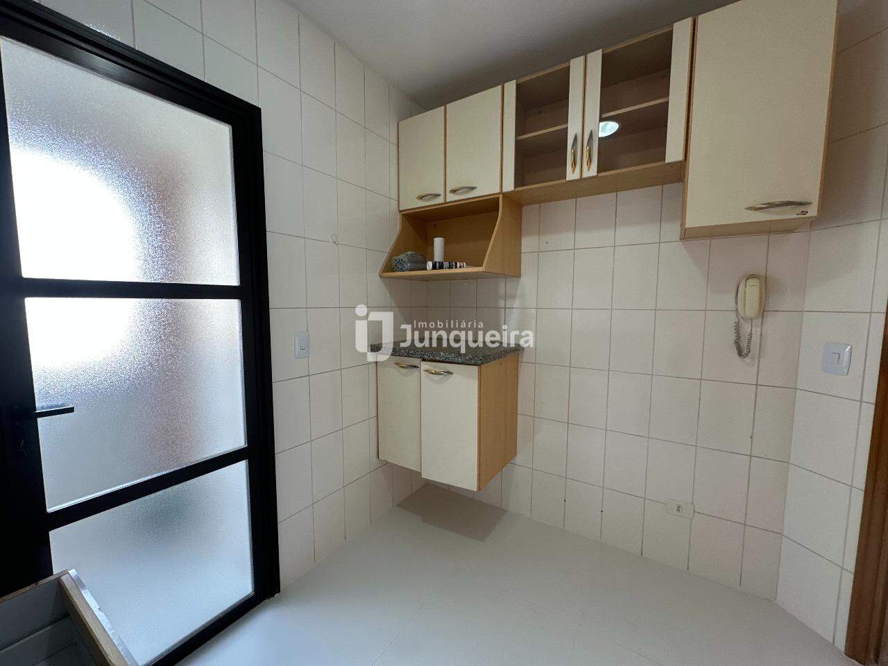 Apartamento para alugar no Edifício Roma, 3 quartos, 1 vaga, no bairro Centro em Piracicaba - SP