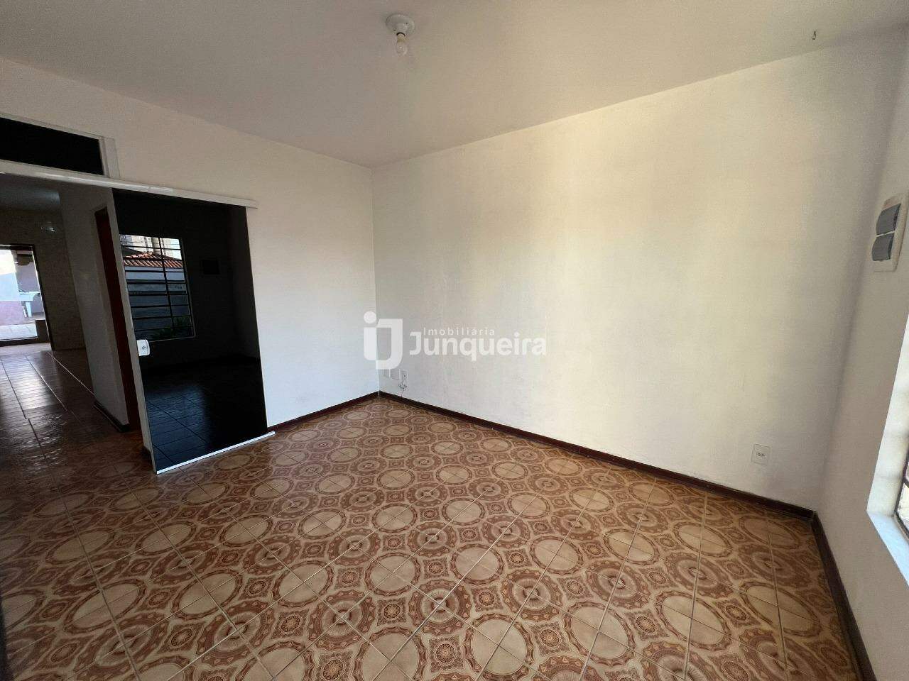 Casa para alugar, 2 quartos, 1 vaga, no bairro Jardim Monumento em Piracicaba - SP