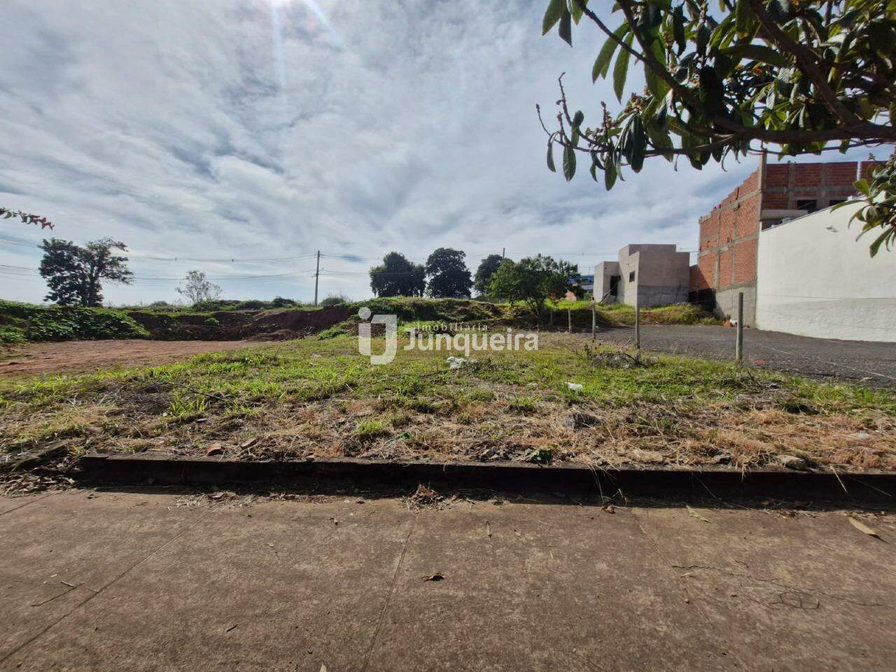 Terreno à venda, no bairro RESIDENCIAL ALTOS DO TAQUARAL em Piracicaba - SP