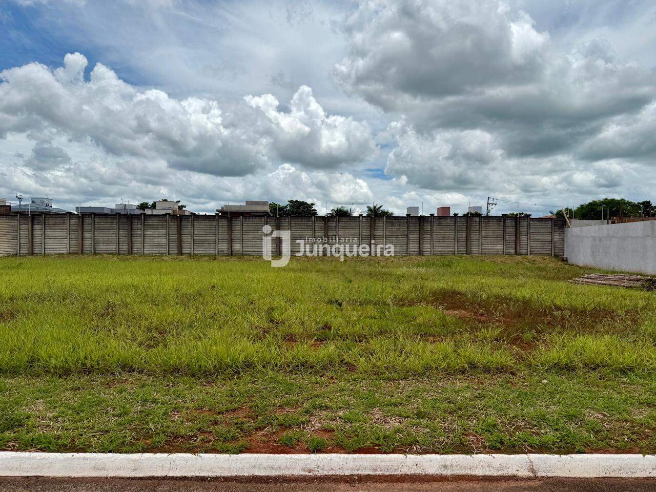 Terreno em Condomínio à venda no Novo Campestre, no bairro Campestre em Piracicaba - SP