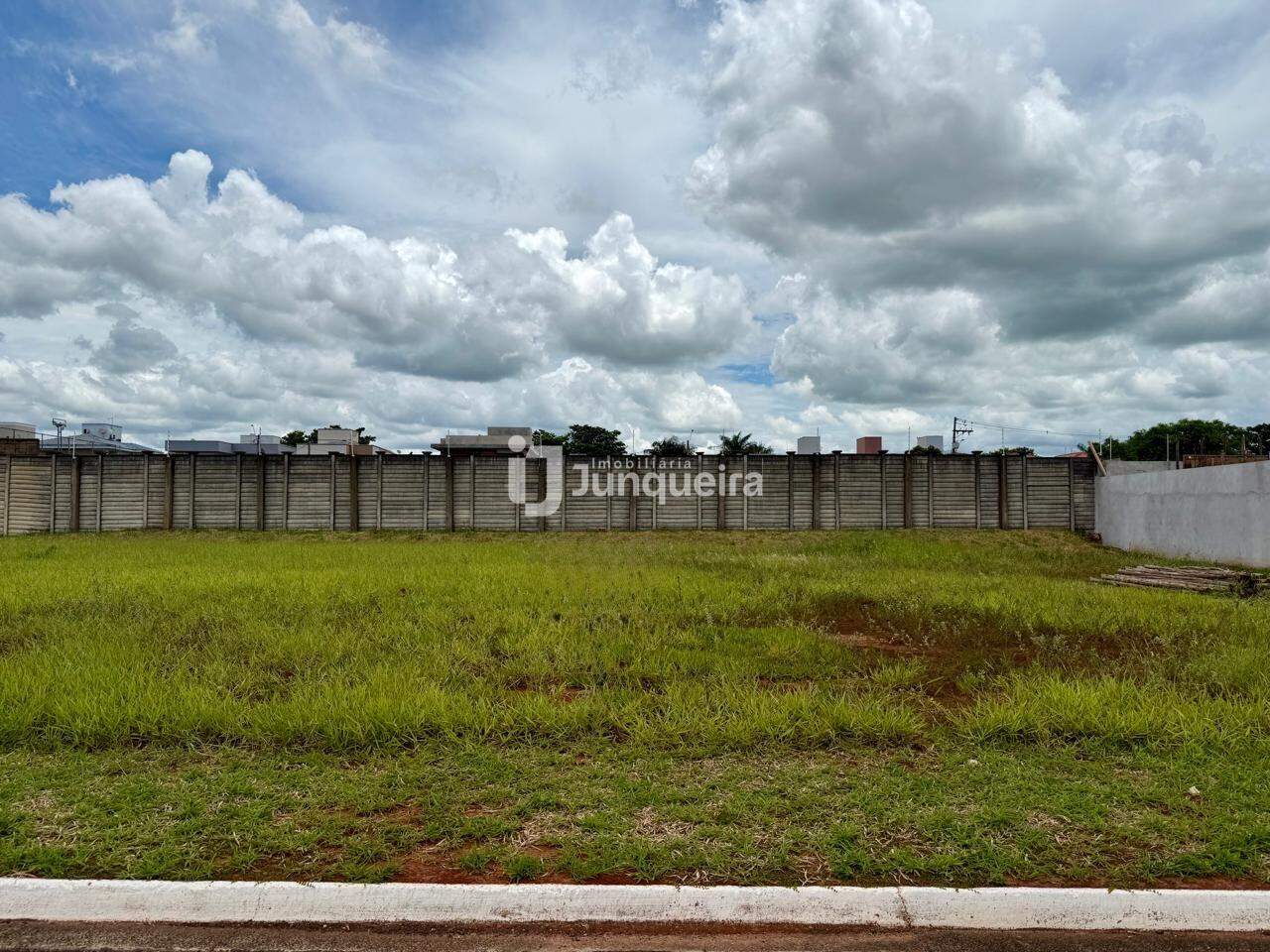 Terreno em Condomínio à venda no Novo Campestre, no bairro Campestre em Piracicaba - SP