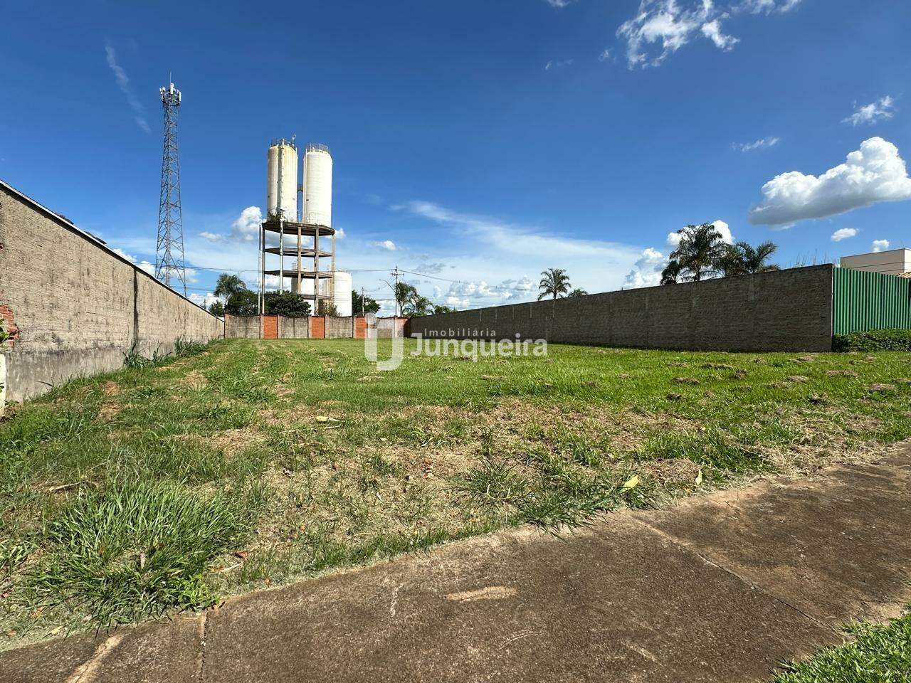 Terreno em Condomínio à venda no Park Campestre I, no bairro Campestre em Piracicaba - SP